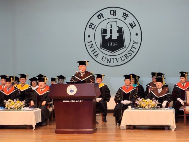 모교 학위수여식과 신입생 OT 참석 격려