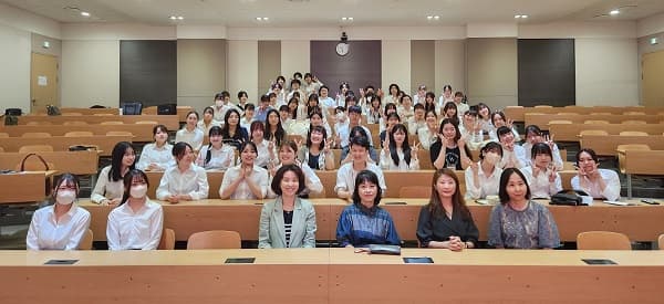 일본 보건의료 전공 대학생들 간호대학 방...